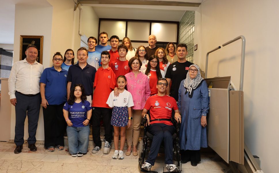 Başkan Ünlüce, Şampiyon Sporcuları Ağırladı