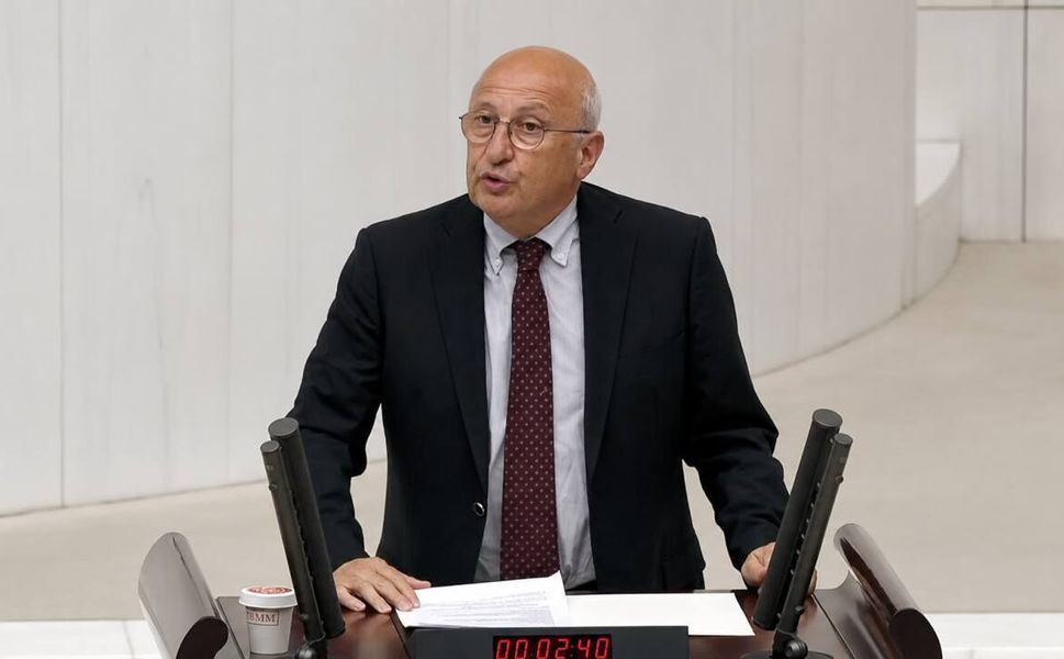 Utku Çakırözer Yeni Parti'nin Genel Başkan Yardımcısı Oldu