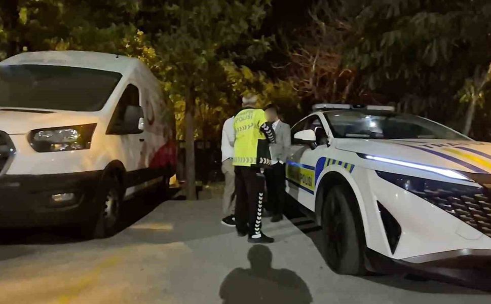Alkollü sürücünün aracını teslim almaya gelen yakını da alkollü çıktı