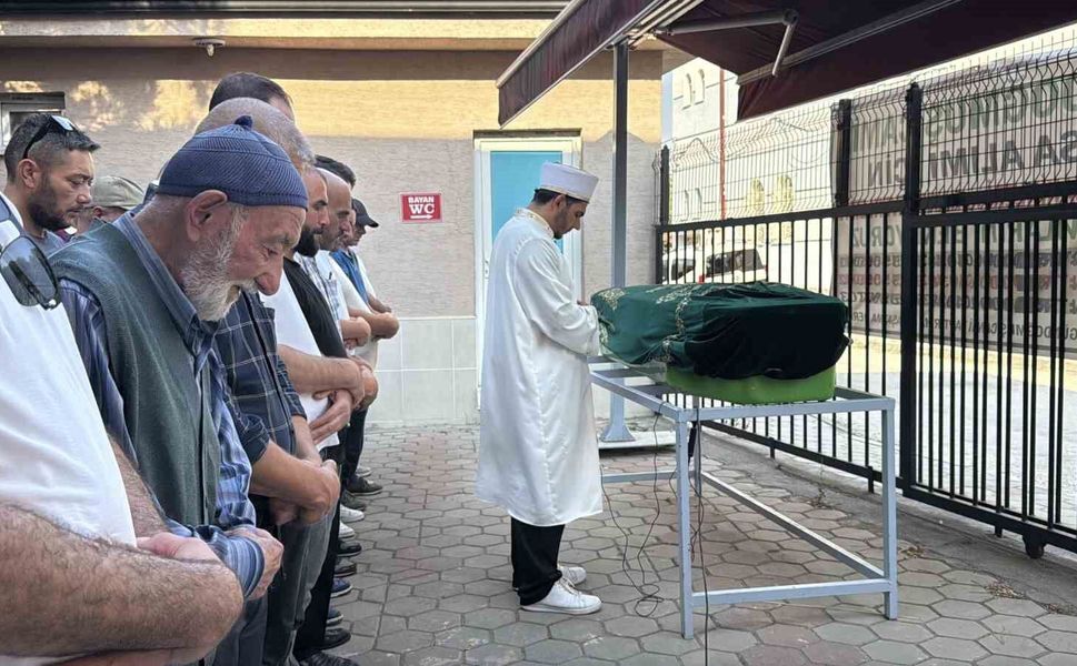 Arkadaşı tarafından bıçaklanarak öldürülen esnaf son yolculuğuna uğurlandı