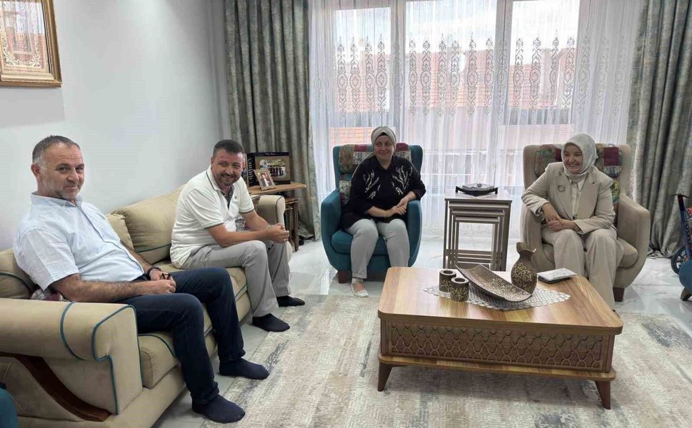 Bakan Yardımcısı Leman Yenigün'den koruyucu aileye ziyaret