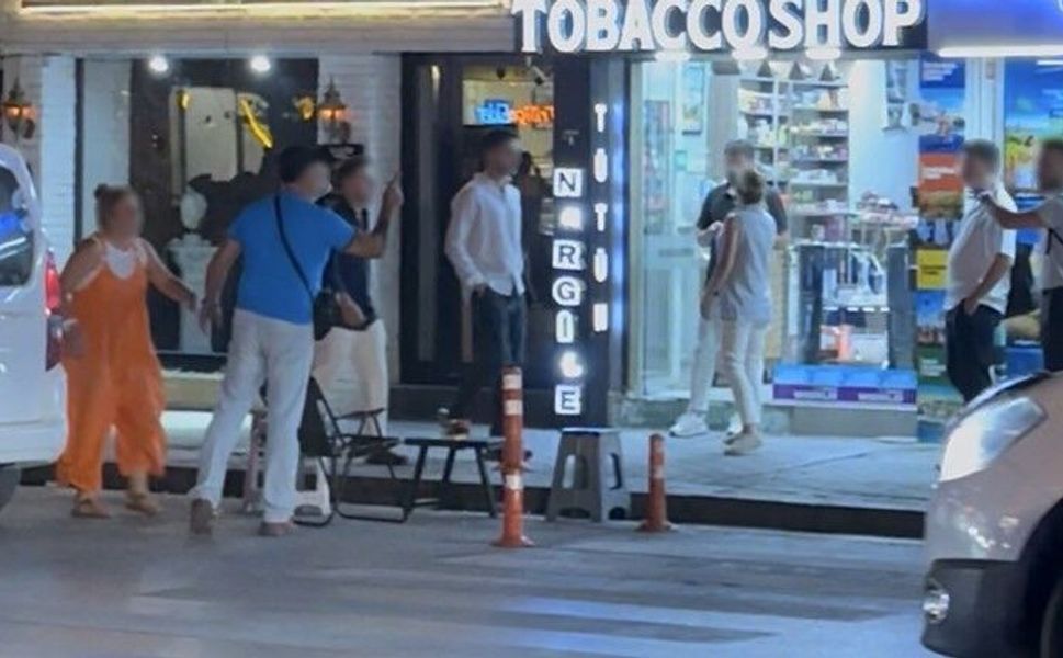 Caddede 'Kafanı keserim' diyerek tehdit etti