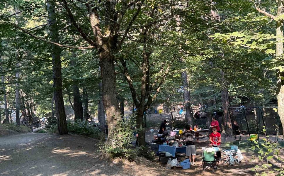 Doğasıyla hayran bırakan Beşikderesi Şelalesi'nde hafta sonu yoğunluğu