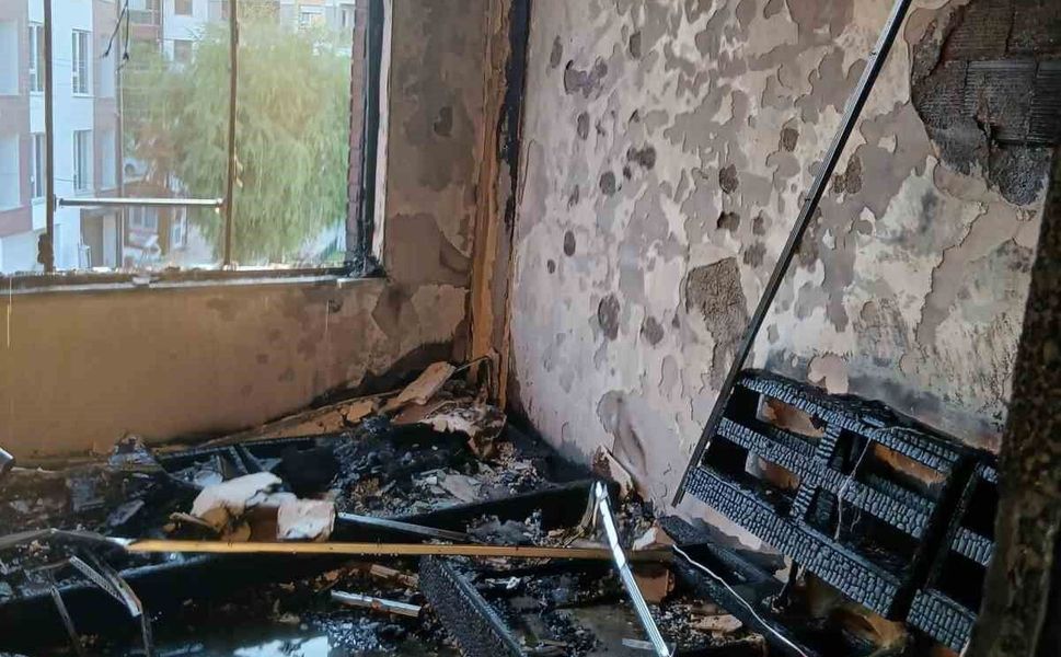 Eskişehir'de 2 katlı binada yangın: 5 kişi dumandan etkilendi
