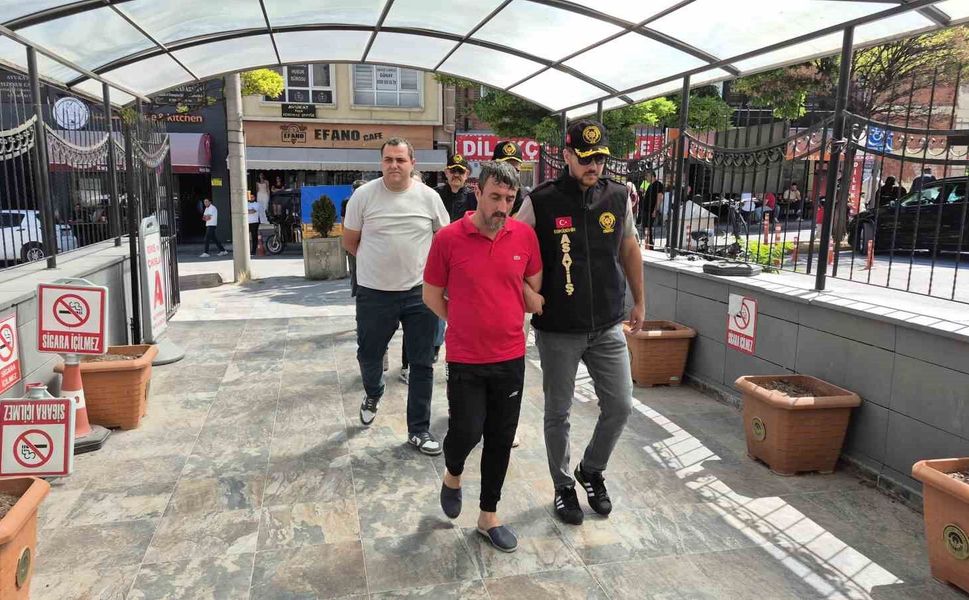 Eskişehir'de cinayetle ilgili 4 şüpheli adliyeye sevk edildi