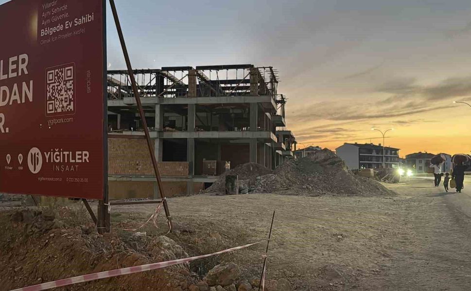 Eskişehir'de inşaattan düşen kalıp ustası hayatını kaybetti