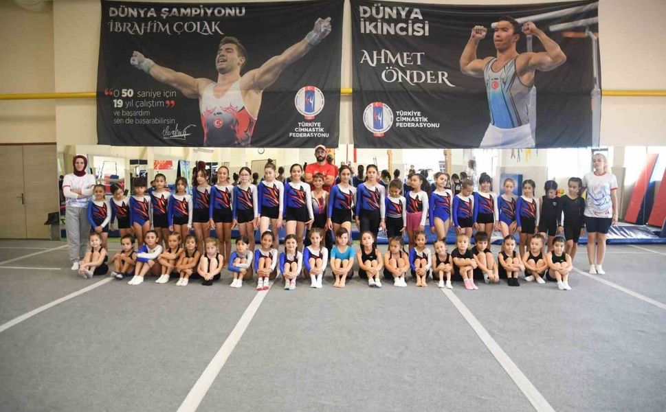 Eskişehir'de minik cimnastikçiler geleceğe hazırlanıyor