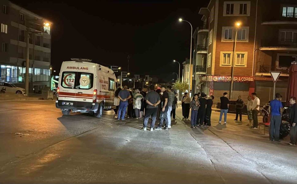 Eskişehir'de motosikletin yayaya çarptığı kazada 2 kişi yaralandı