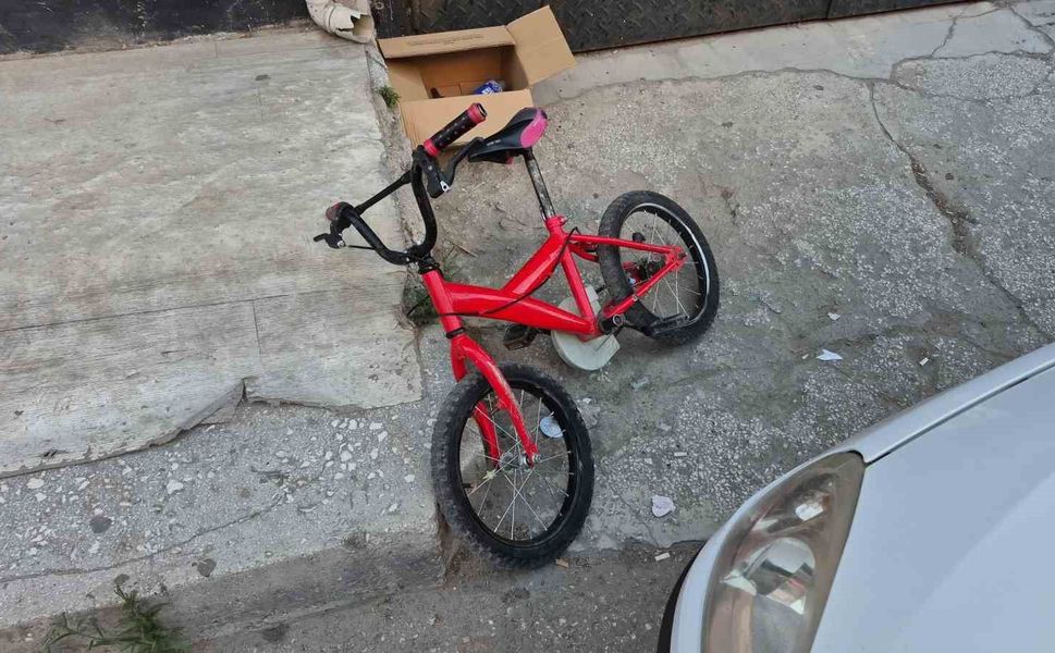 Eskişehir'de otomobile yandan çarpan bisikletli çocuk yaralandı