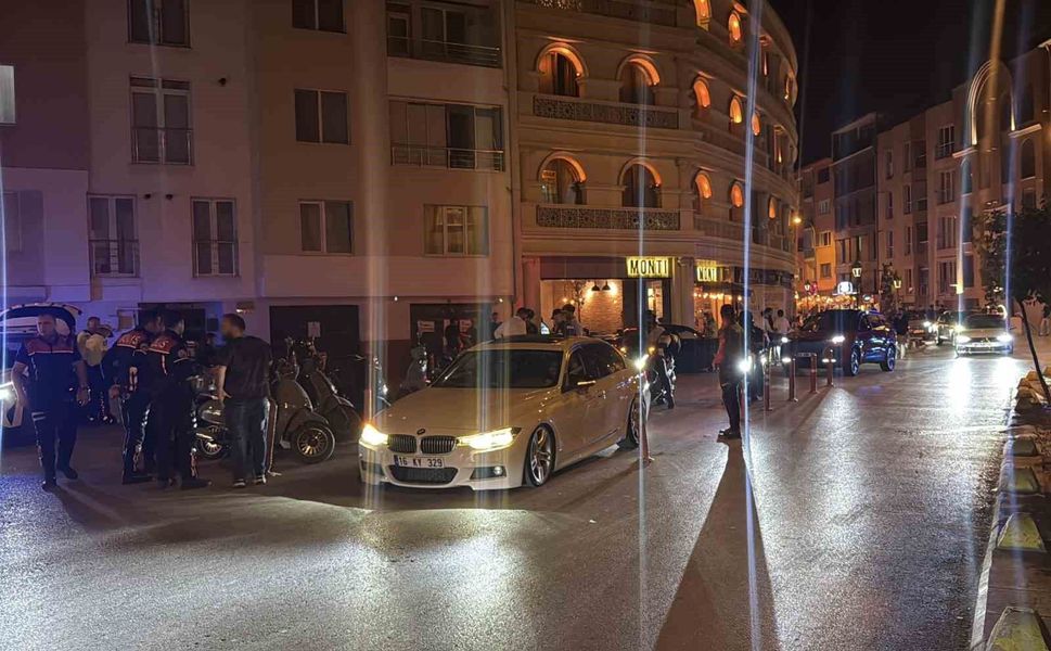 Eskişehir'de polisten araç gürültüsünün yoğun olduğu sokakta kapsamlı denetim