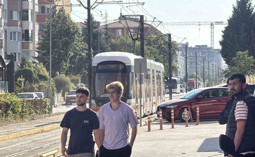 Eskişehir'de tramvayın çarptığı yaya yaralandı