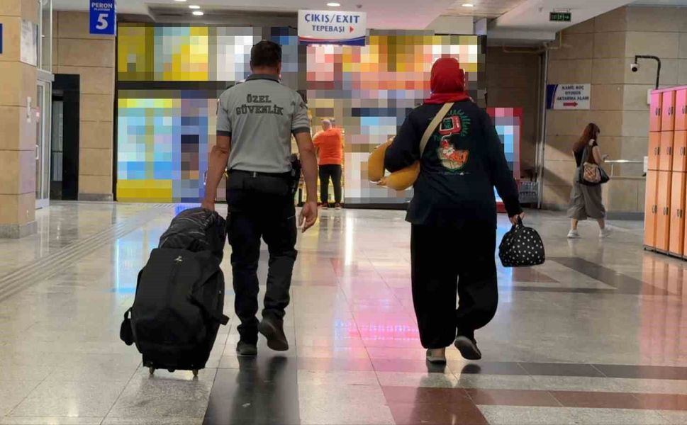 Eskişehir'de trende ayağı sıkışan kadın yolcu itfaiye ekiplerince kurtarıldı