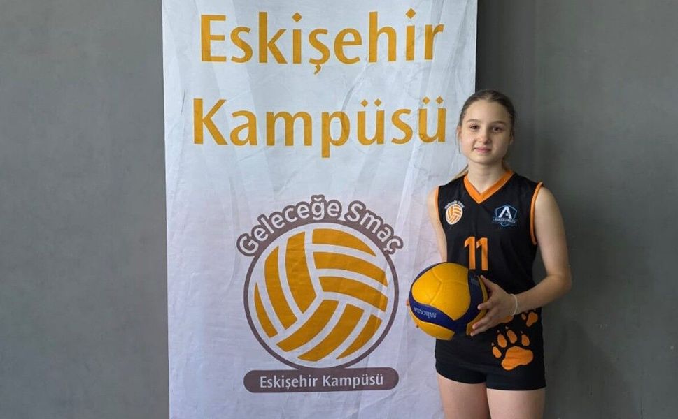 Eskişehir'de yetişen 11 yaşındaki sporcu, köklü voleybol kulübünün altyapısına transfer oldu