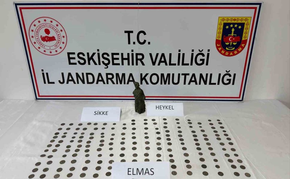Jandarma tarihi eser değerinde 1 elmas, 1 heykel ve 194 bronz sikke ele geçirdi, şüpheli tutuklandı