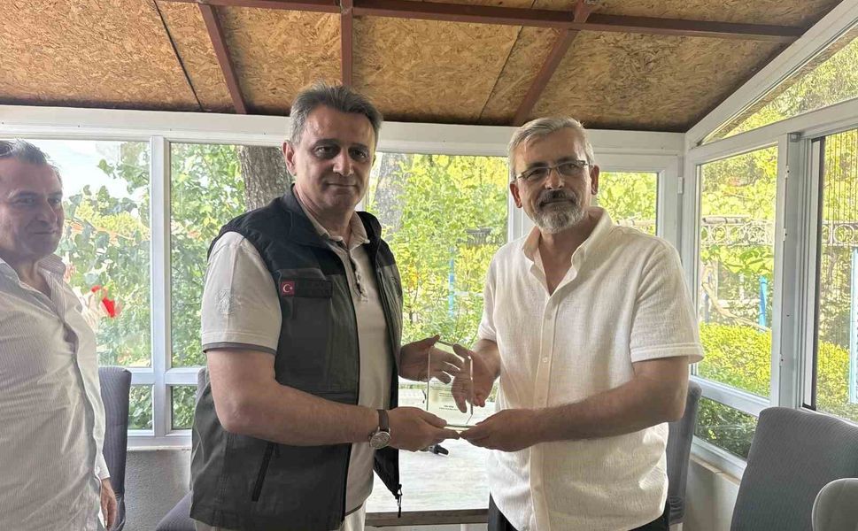 Kızılinler yangın timine teşekkür plaketi