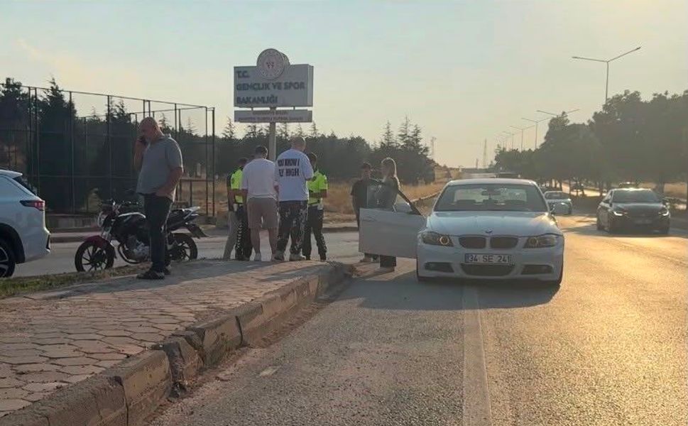 Otomobil ile motosiklet çarpıştı: 1 yaralı