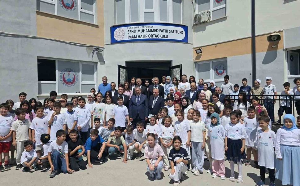 TÜGVA Eskişehir Yaz Okulu'na Vali Yılmaz'dan anlamlı ziyaret