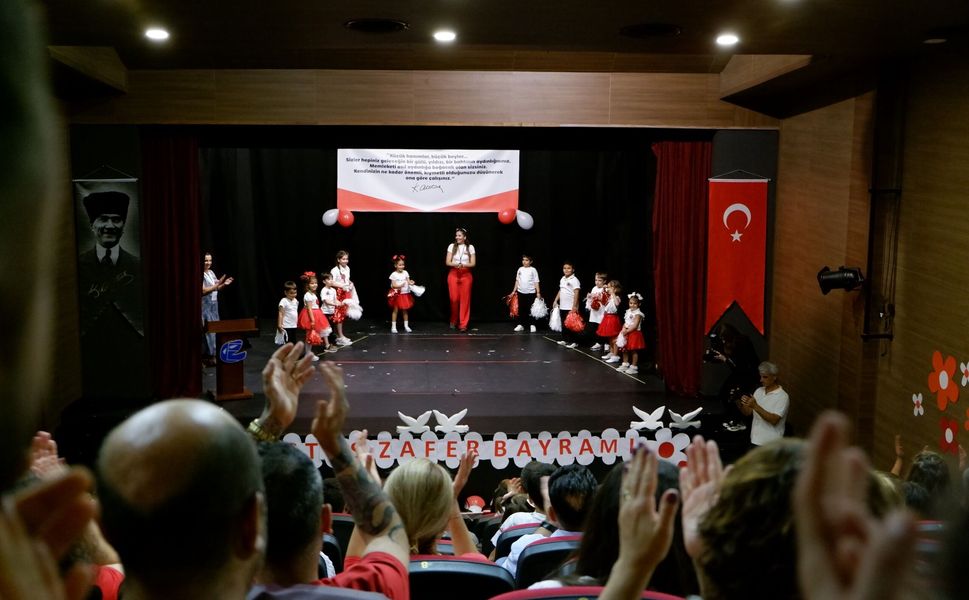 Çocuklar Zafer Bayramı’nı Sanatla Kutladı