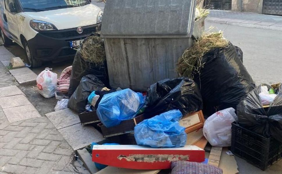 Tepebaşı’nda Ara Sokaklarda Temizlik Zafiyeti İddiası