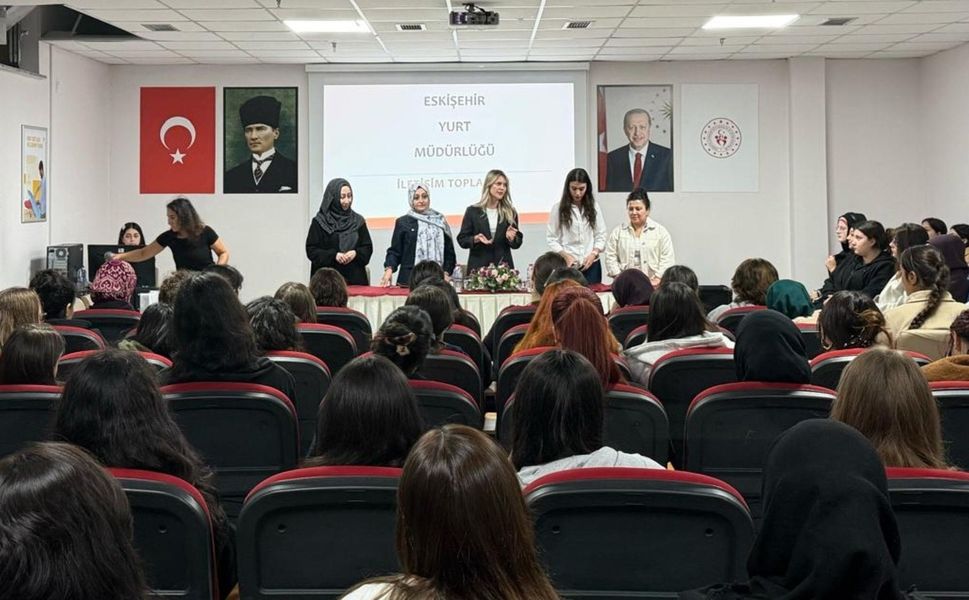 Eskişehir GSB yurtlarına yeni yerleşen öğrencilerle iletişim toplantısı düzenlendi