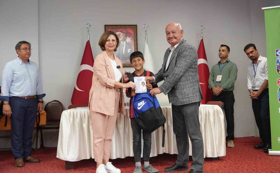 Büyükşehir öğrencilerin yüzünü güldürdü