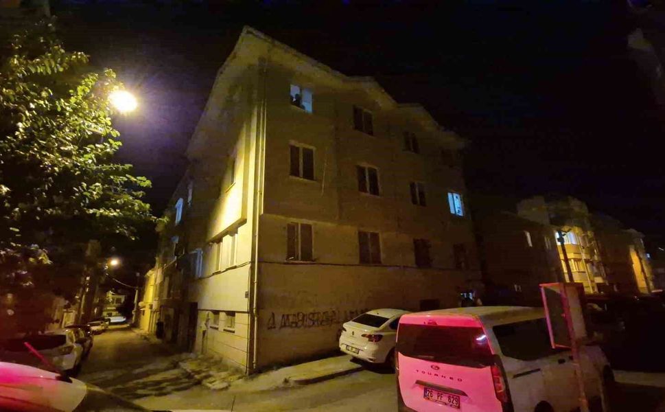 Eskişehir'de 2'nci kattan düşen kişi yaralandı