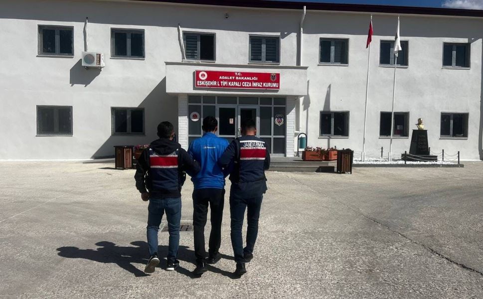 Eskişehir'de 47 yıl hapis cezası ile aranan şahıs yakalandı