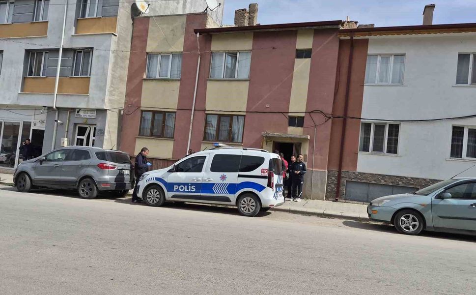 Eskişehir'de 52 yaşındaki adam merdivenin altında ölü bulundu