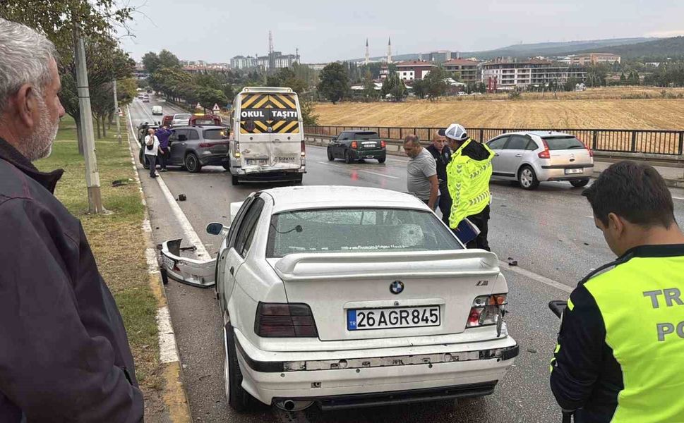 Eskişehir'de 7 araçlı zincirleme kaza: 1 yaralı