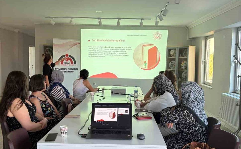 Eskişehir'de ADEM kursiyerlerine aile ve teknoloji eğitimi