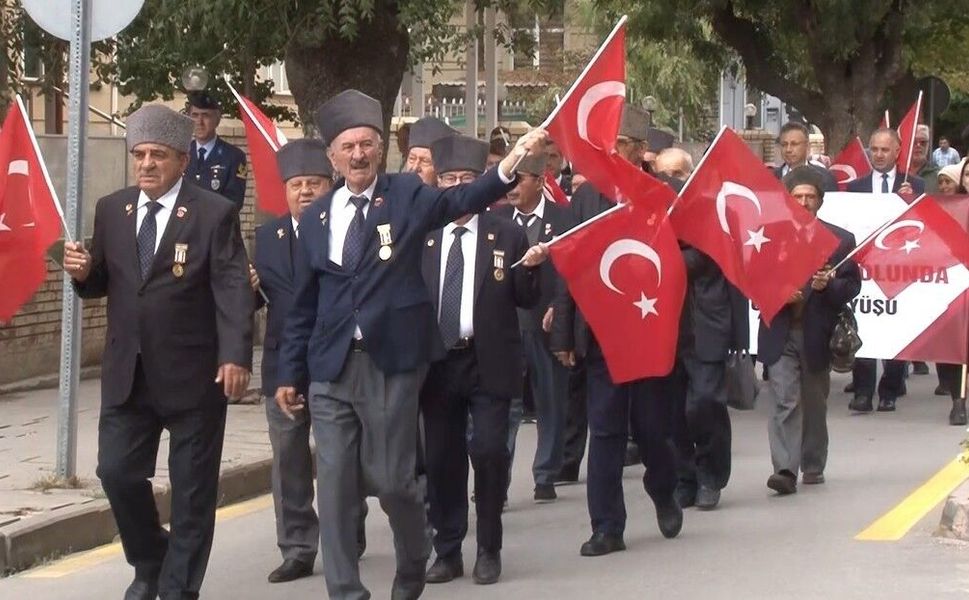 Eskişehir'de Gaziler Günü dolayısıyla bando yürüyüşü yapıldı