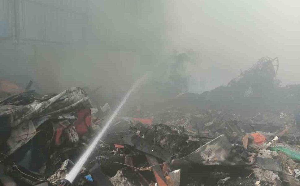 Eskişehir'de geri dönüşüm tesisinde çıkan yangın söndürüldü