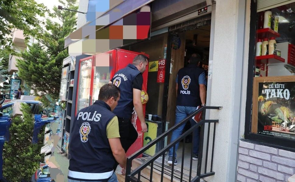 Eskişehir'de polis ekiplerinden geniş çaplı okul çevresi ve servis denetimi