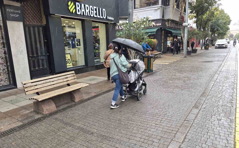 Eskişehir'de sağanak yağış etkili oldu