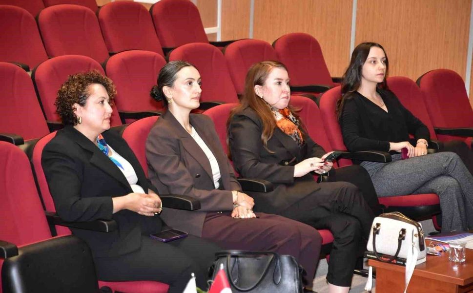 Eskişehir'de üniversiteli gençlere 'Sağlıklı Yaşam ve Güvenli İlişkiler' eğitimi