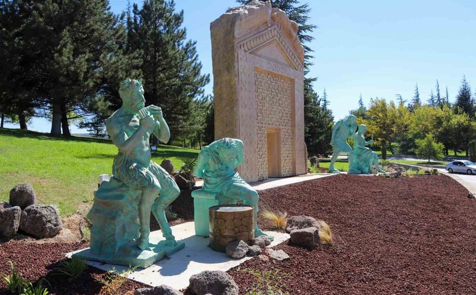 Eskişehir'in Frig mirası Babalar Parkı'nda hayat buldu