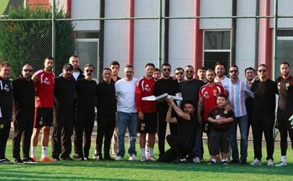 Eskişehirspor Taraftarlar Birliği'nden takıma ve teknik ekibe ziyaret