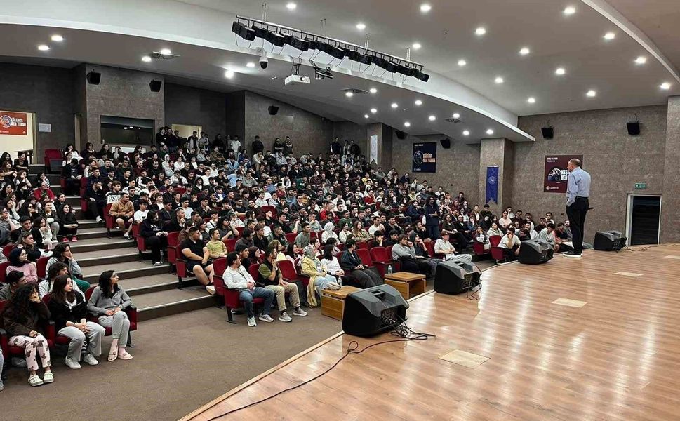 GSB Eskişehir'den yeni öğrencilere uyum toplantısı