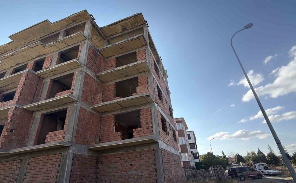 İnşaatın 4'üncü katından düşen şahıs yaralandı