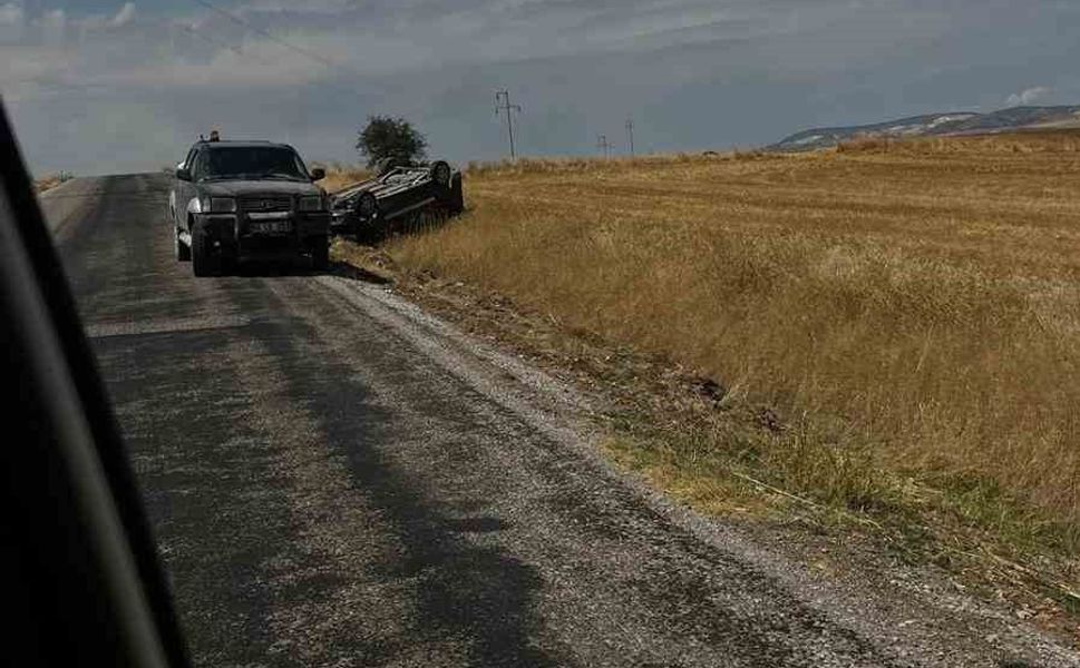 Kontrolden çıkan otomobil takla attı