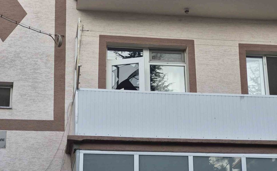 Kötü koku ihbarı ekipleri harekete geçirdi: Evinde ölü bulundu