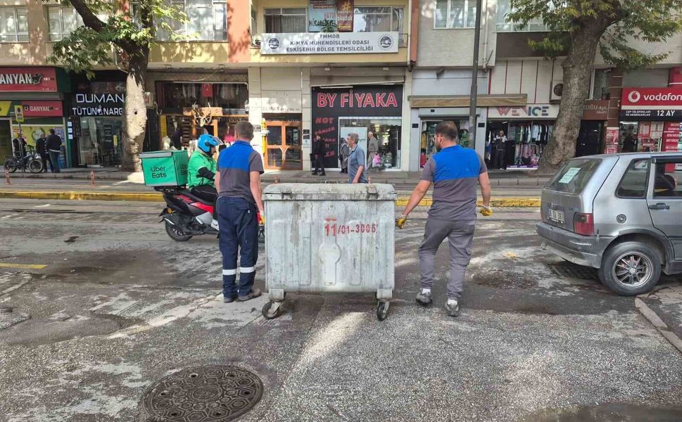 Patlamaların yaşandığı çöp konteynerinde bu defa da yangın çıktı