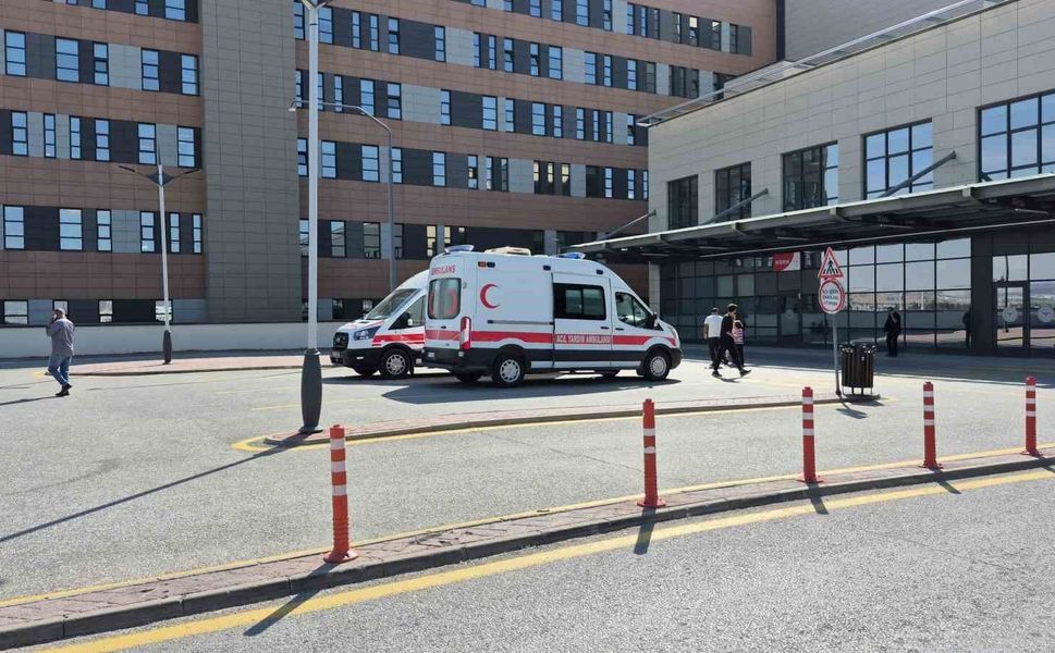 Vagon üzerindeki yüksek gerilim hattına temas eden 12 yaşındaki Arda'da da yüzde 70 yanık oluştu