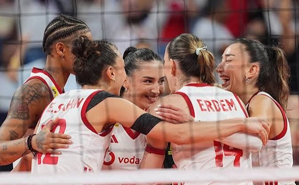 Milletvekili Hatipoğlu, Filenin Sultanları'nı tebrik etti