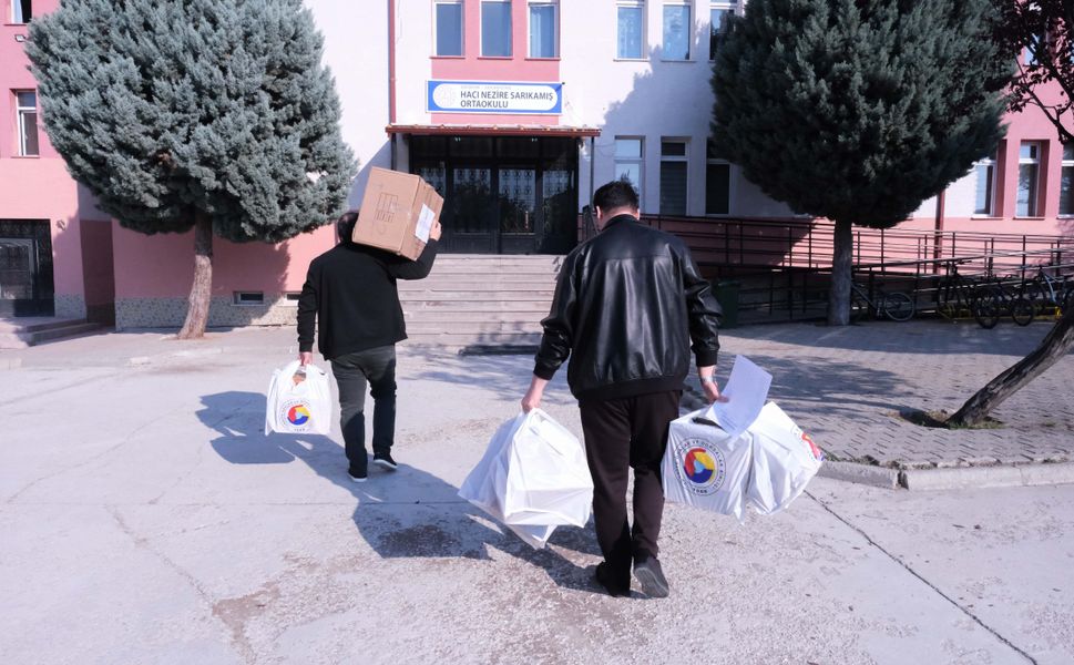 ETO 'dan 500 Öğrenciye  Kışlık Ayakkabı Yardımı