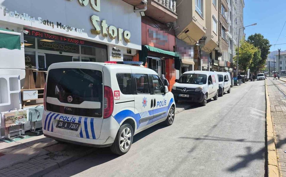 Açıktaki rezistansa temas eden fırın çalışanı elektrik akımına kapılarak ağır yaralandı