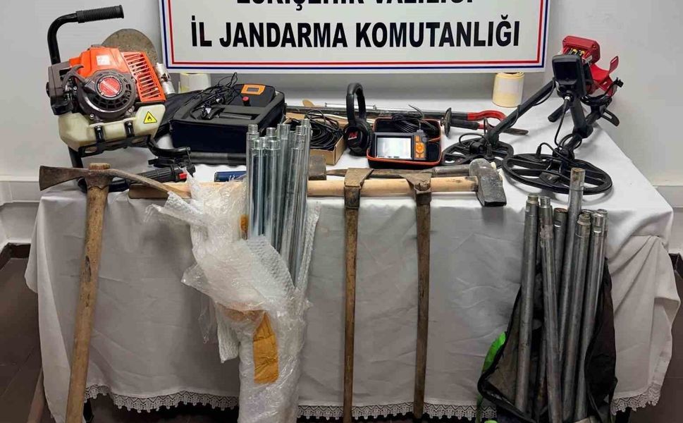 Beylikova'da kaçak kazı operasyonunda 5 şüpheli yakalandı