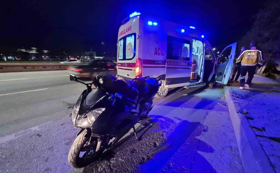 Eskişehir Çevre Yolu'nda motosiklet otomobile arkadan çarptı