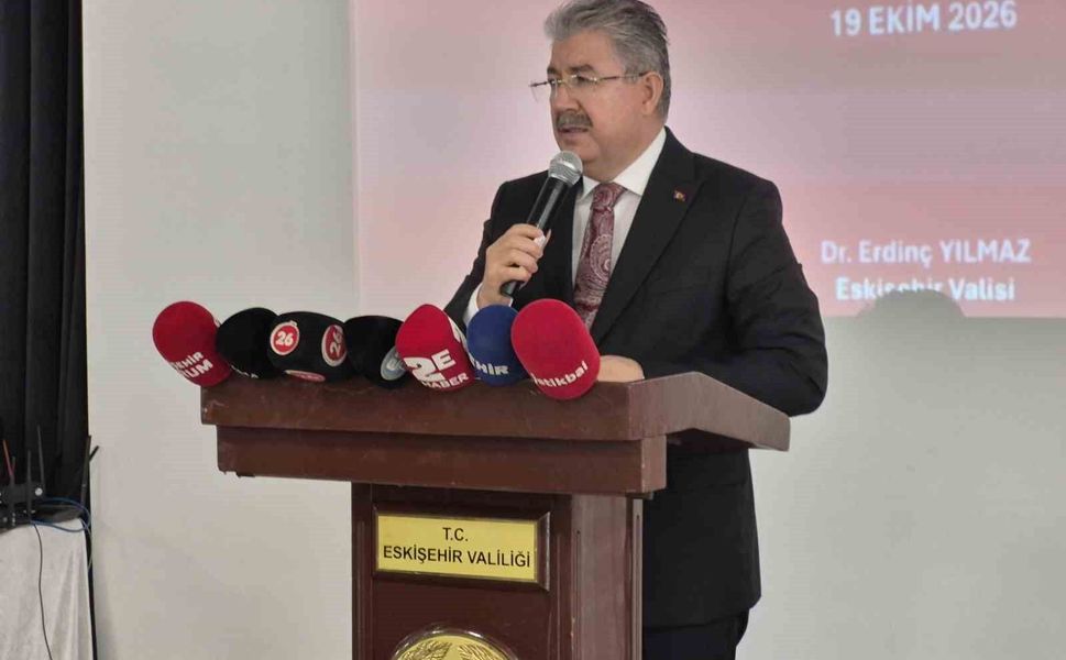 Eskişehir Valisi Dr. Yılmaz, muhtarlara 'Yürekten istirhamımdır' diye seslendi