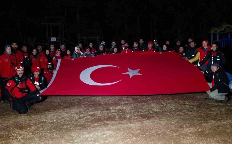 Eskişehir'de gece vakti zorlu arazi şartlarında arama kurtarma tatbikatı